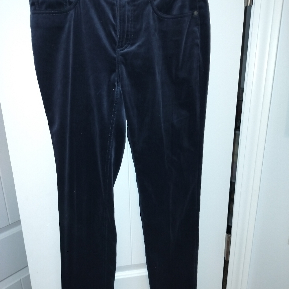 LORO PIANA high-waisted design, the Velvet pants from Made In Italy. Size 2